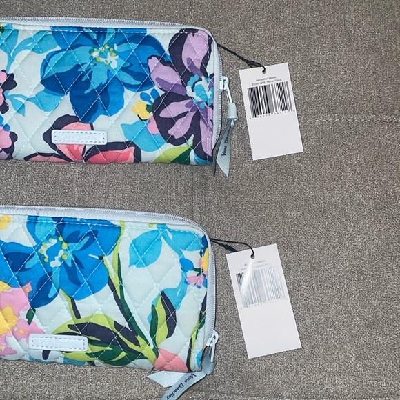 🎉HP🎉New! Vera Bradley Quilted Accordion Zip Around Wallet Marian Floral💙🌸🍃 - Picture 5 of 11